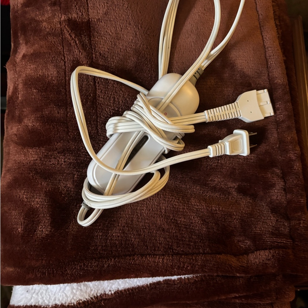 intritek  Electric Throw Blanket - Picture 5 of 6